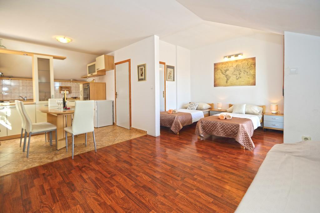 Apartmani Niki Hvar Hvar Town Oda fotoğraf